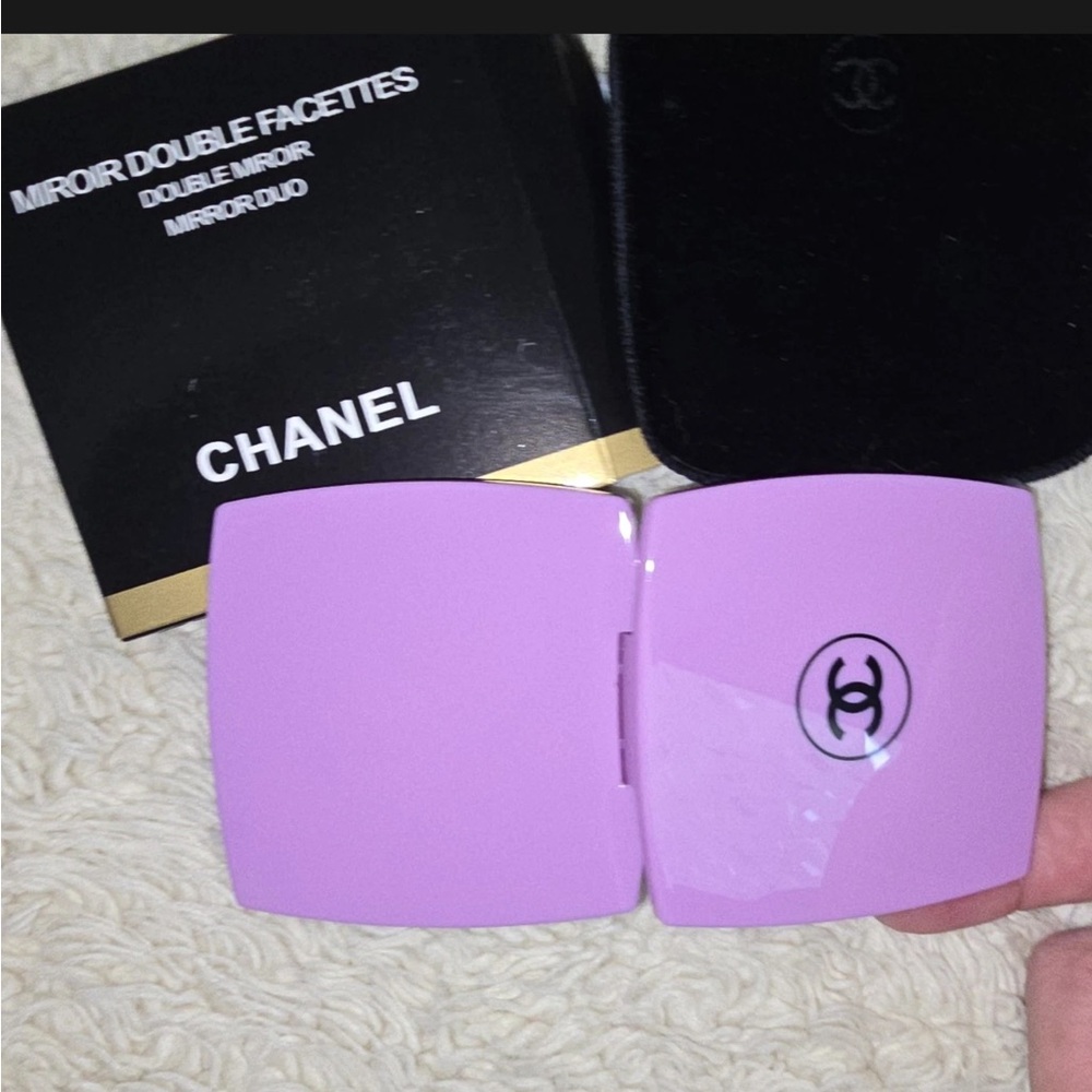 CHANEL Lavender Compact Mirror - Picture 5 of 6